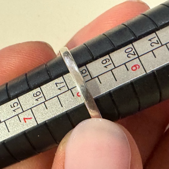 Vintage 925 Sterling silver ring with CZ’s - Picture 12 of 12